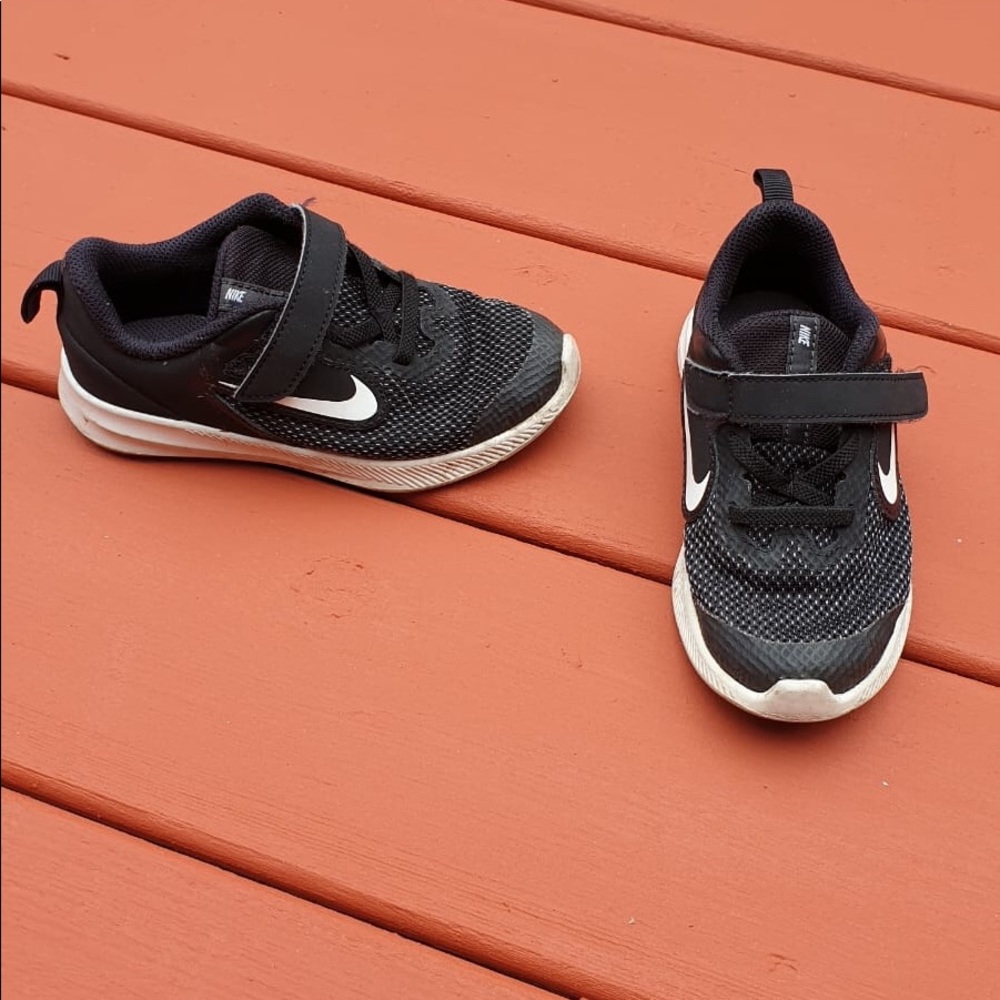 NIKE BOYS INFANT DOWNSHIFTER 10 SLIP ON SNEAKER.